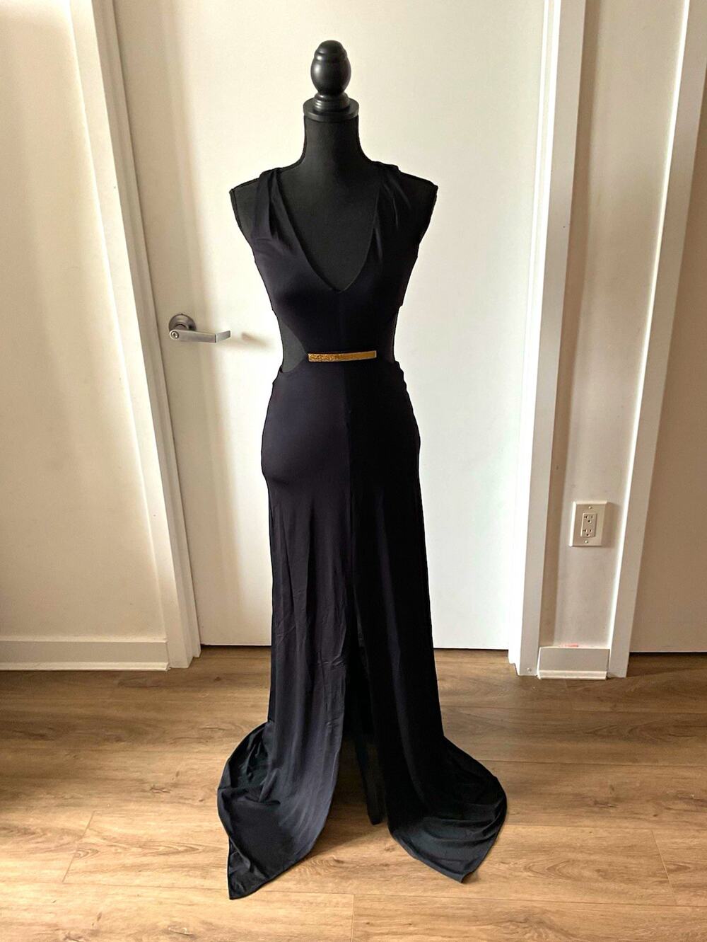 BCBGMAXAZRIA Valentina Black Plunging V-Neck Cutout Maxi Dress Gown Gold Bar